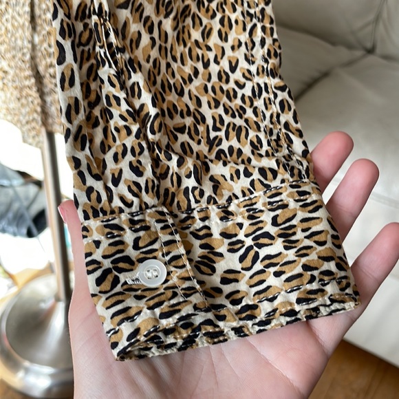 J. McLaughlin Leopard Print button down blouse - Picture 9 of 10